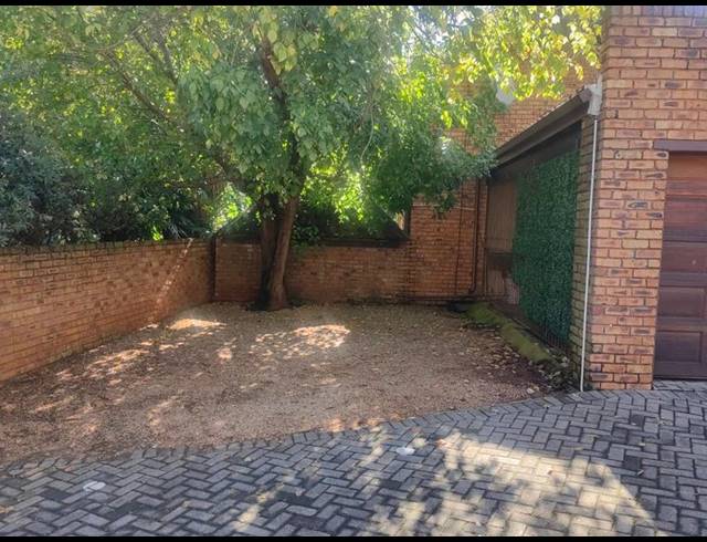 4 BEDROOM PROPERTY TO RENT IN FAERIE GLEN